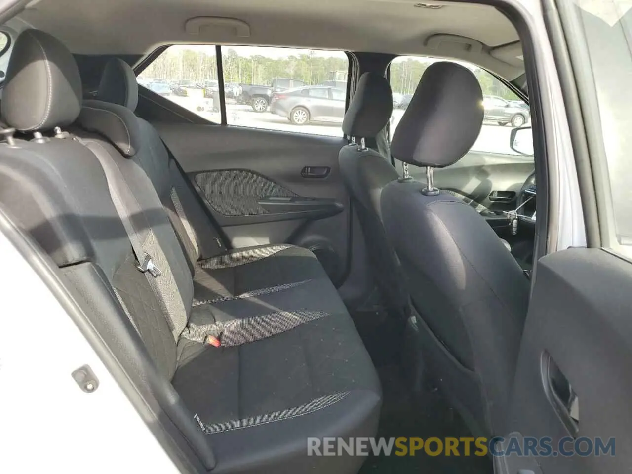 10 Photograph of a damaged car 3N1CP5BV9LL495856 NISSAN KICKS 2020