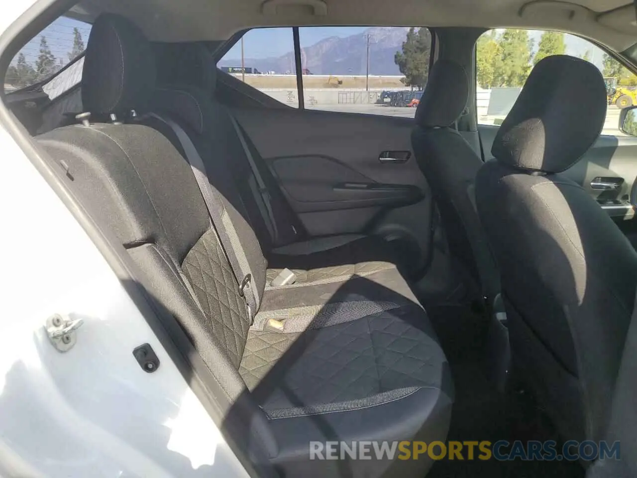 11 Photograph of a damaged car 3N1CP5CV0LL502773 NISSAN KICKS 2020