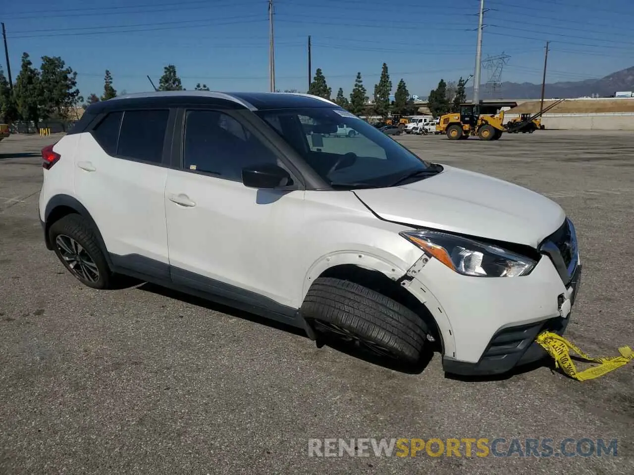 4 Photograph of a damaged car 3N1CP5CV0LL502773 NISSAN KICKS 2020