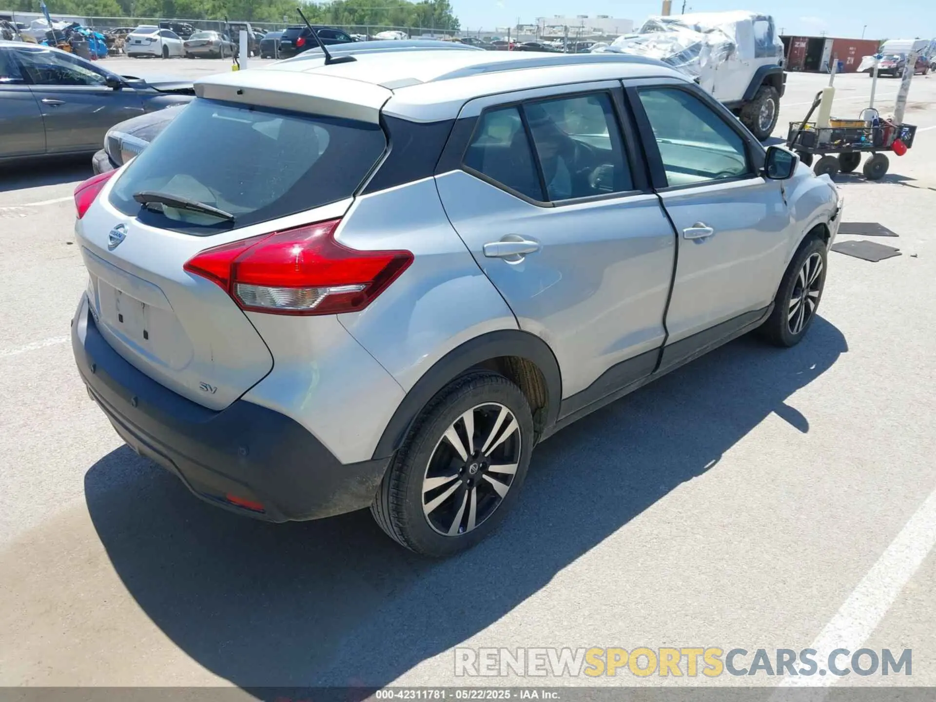 4 Photograph of a damaged car 3N1CP5CV0LL508475 NISSAN KICKS 2020