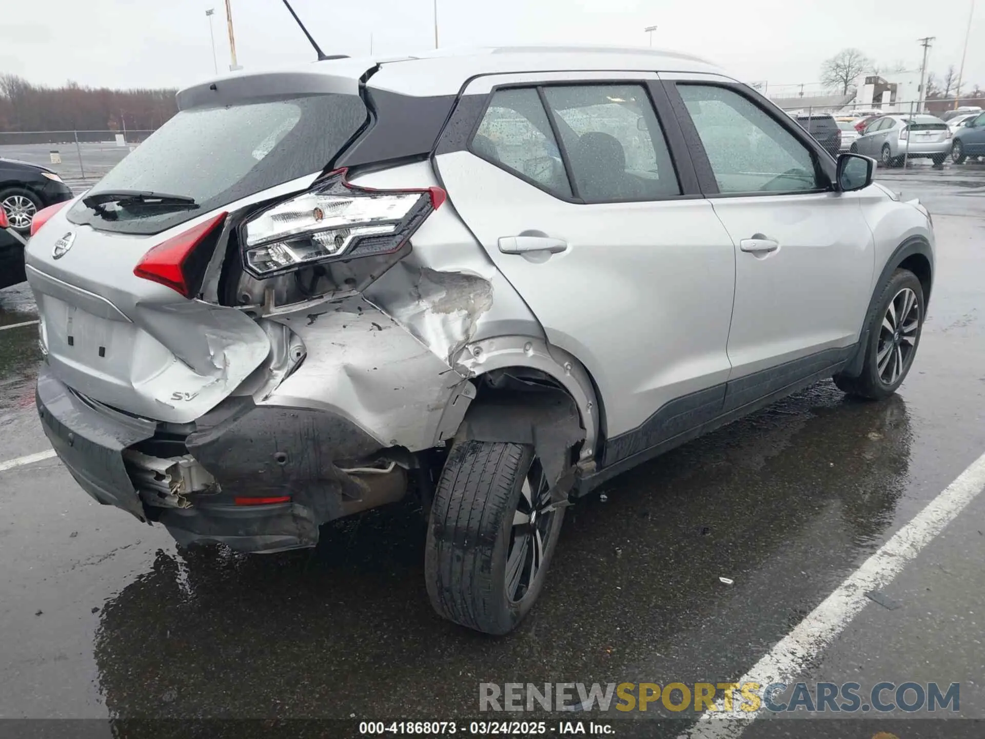 4 Photograph of a damaged car 3N1CP5CV0LL547650 NISSAN KICKS 2020