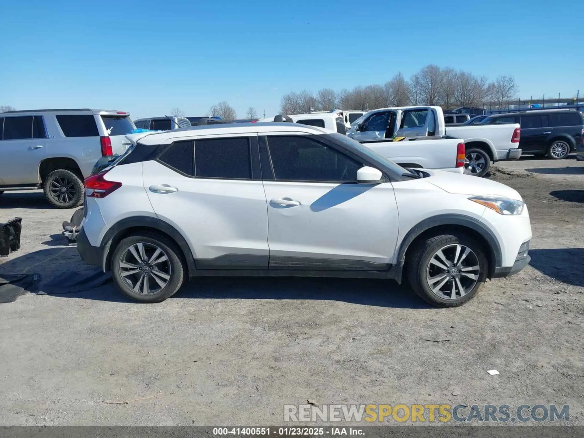 12 Photograph of a damaged car 3N1CP5CV1LL493890 NISSAN KICKS 2020