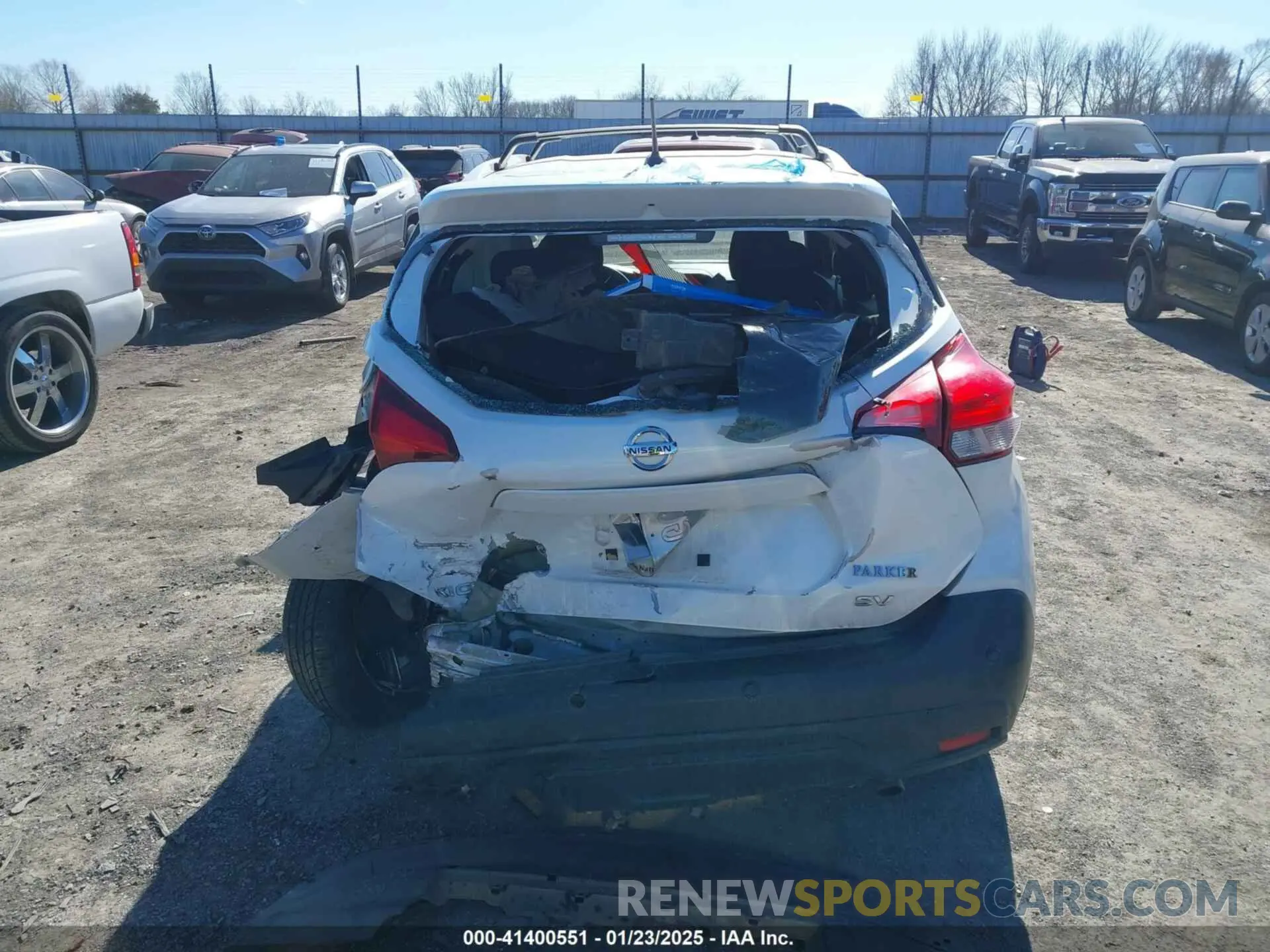 15 Photograph of a damaged car 3N1CP5CV1LL493890 NISSAN KICKS 2020