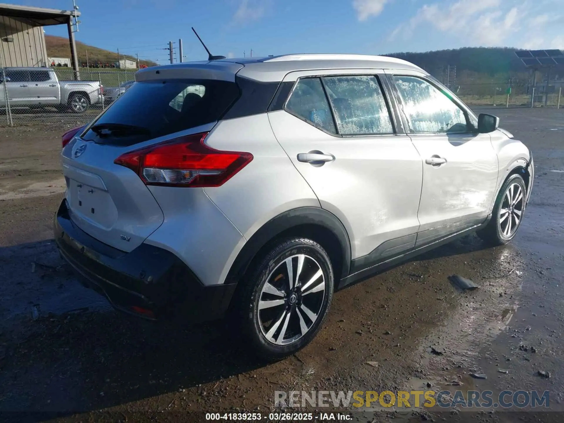 4 Photograph of a damaged car 3N1CP5CV1LL504449 NISSAN KICKS 2020