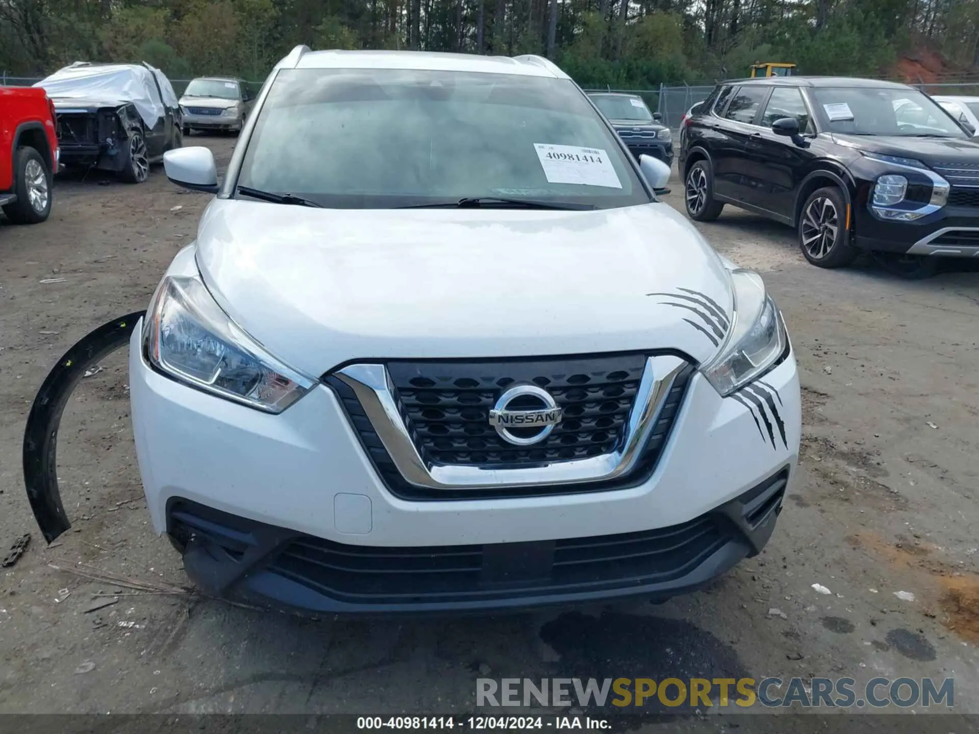 12 Photograph of a damaged car 3N1CP5CV1LL505729 NISSAN KICKS 2020