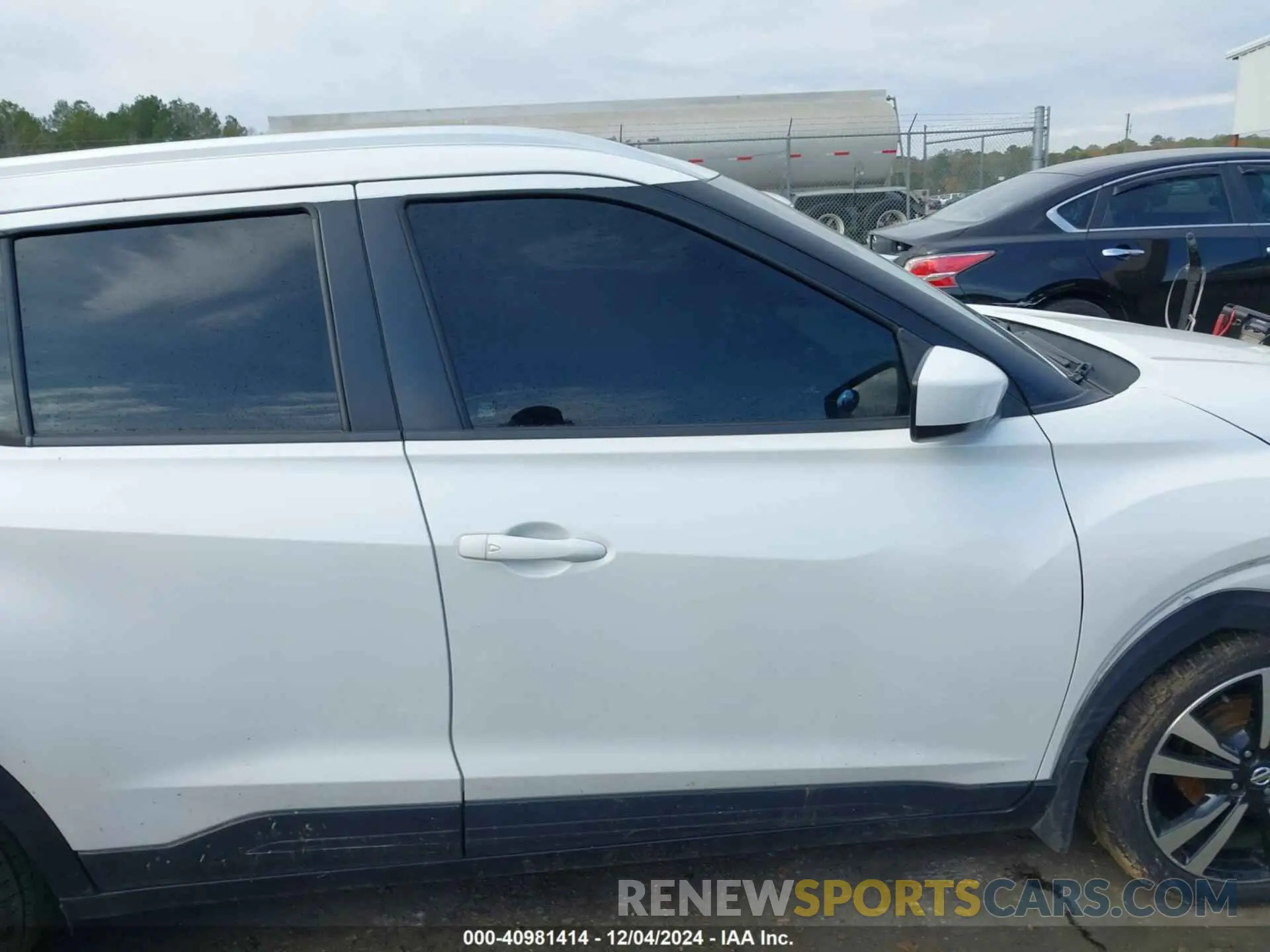 13 Photograph of a damaged car 3N1CP5CV1LL505729 NISSAN KICKS 2020