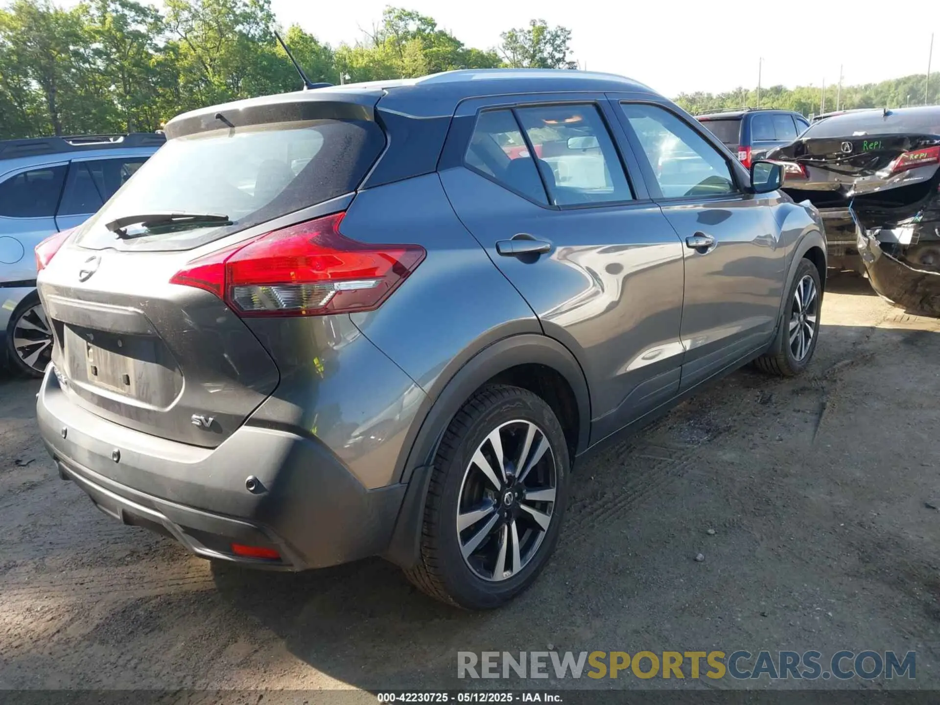 4 Photograph of a damaged car 3N1CP5CV1LL545972 NISSAN KICKS 2020
