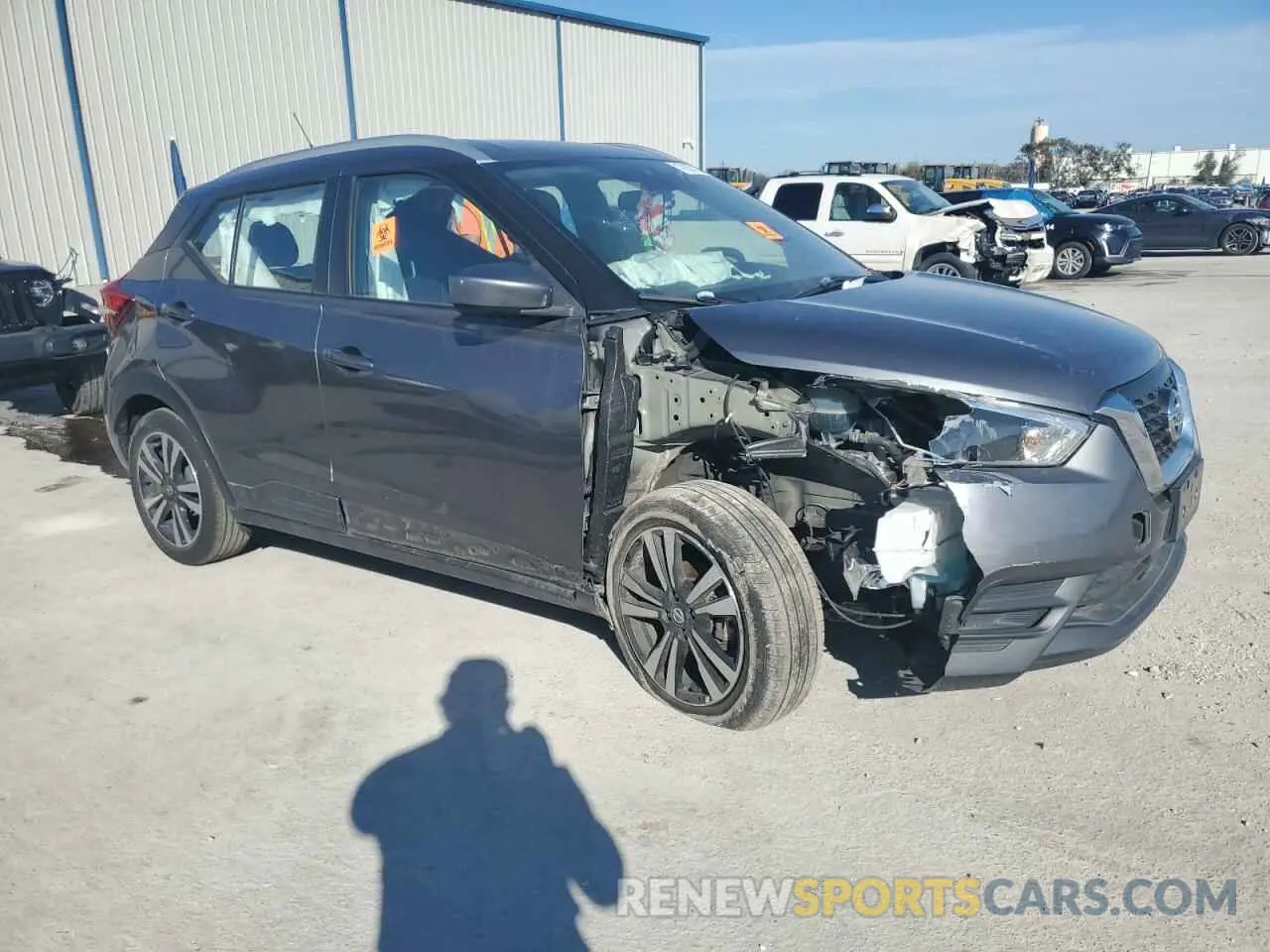 4 Photograph of a damaged car 3N1CP5CV2LL477827 NISSAN KICKS 2020