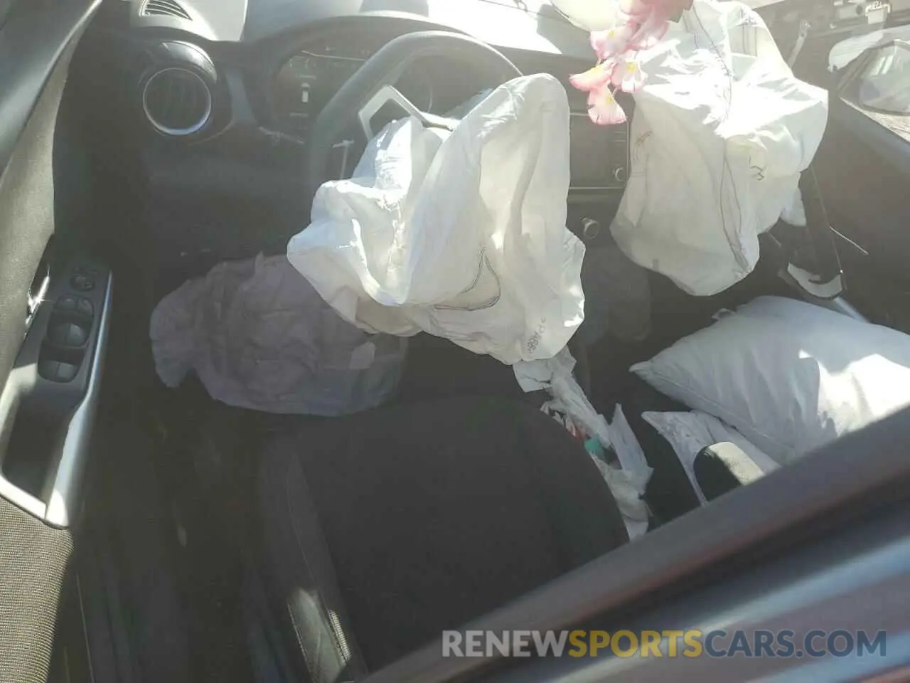8 Photograph of a damaged car 3N1CP5CV2LL477827 NISSAN KICKS 2020