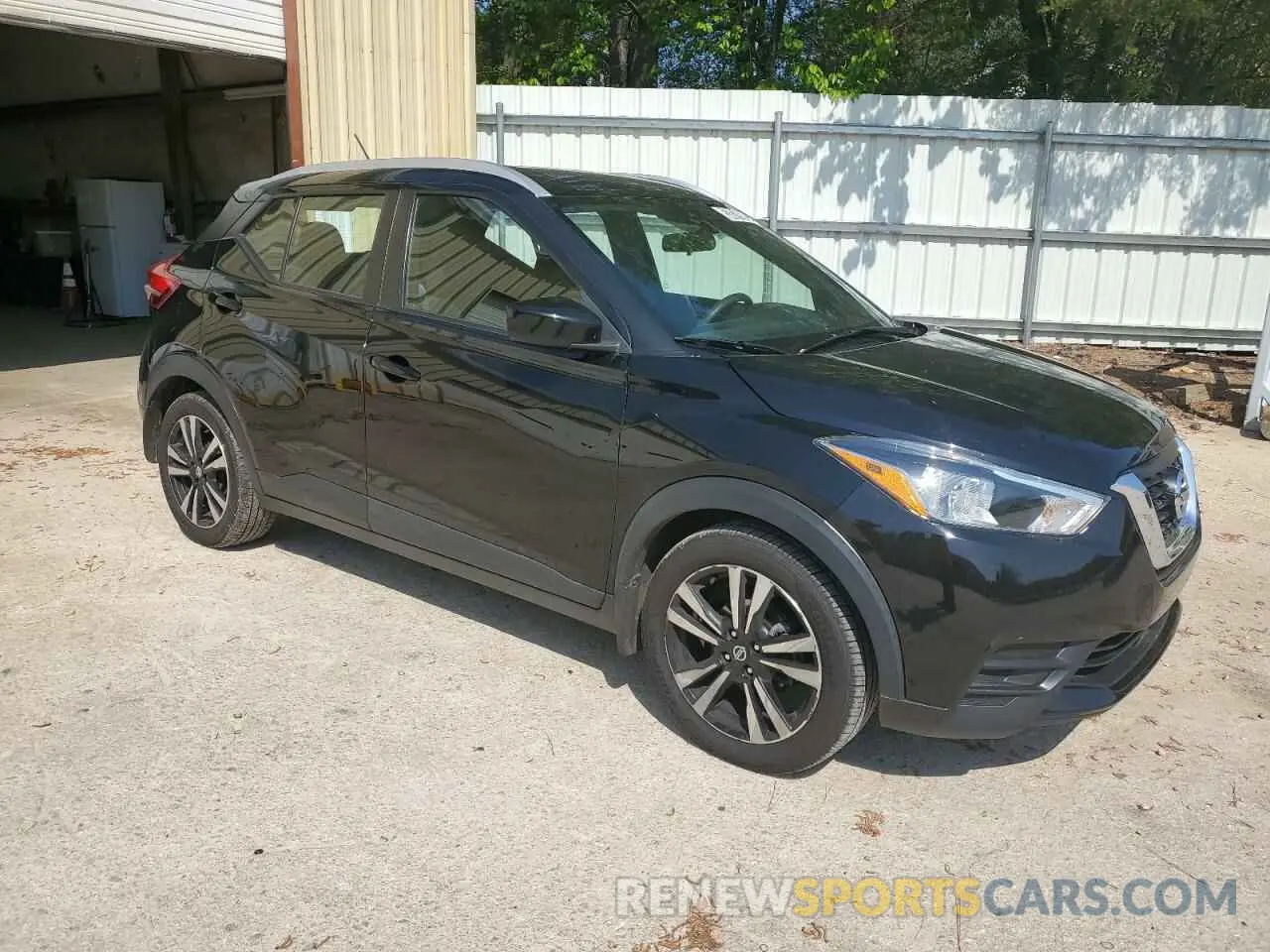 4 Photograph of a damaged car 3N1CP5CV2LL545592 NISSAN KICKS 2020