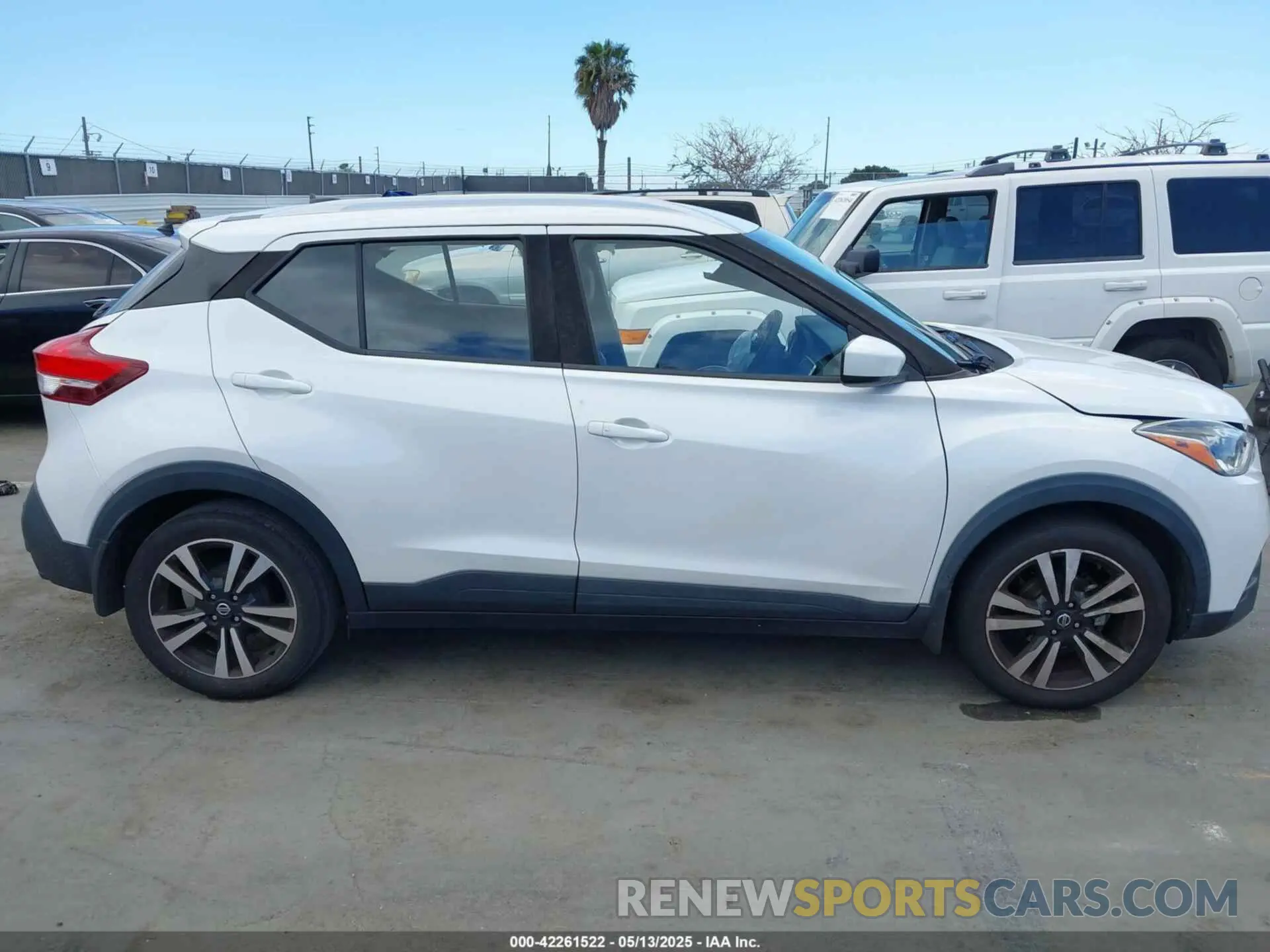 13 Photograph of a damaged car 3N1CP5CV3LL483605 NISSAN KICKS 2020