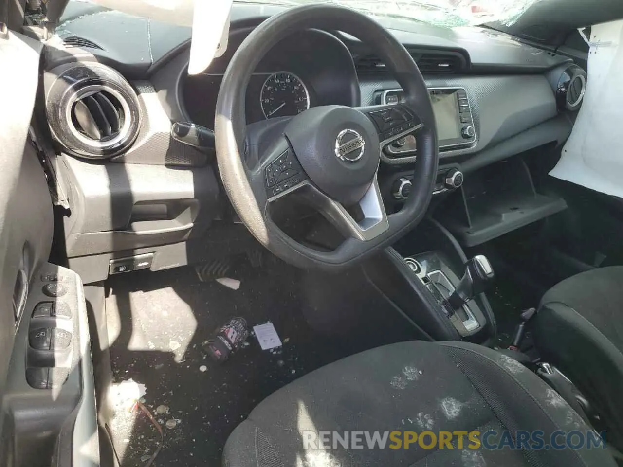 8 Photograph of a damaged car 3N1CP5CV3LL516960 NISSAN KICKS 2020