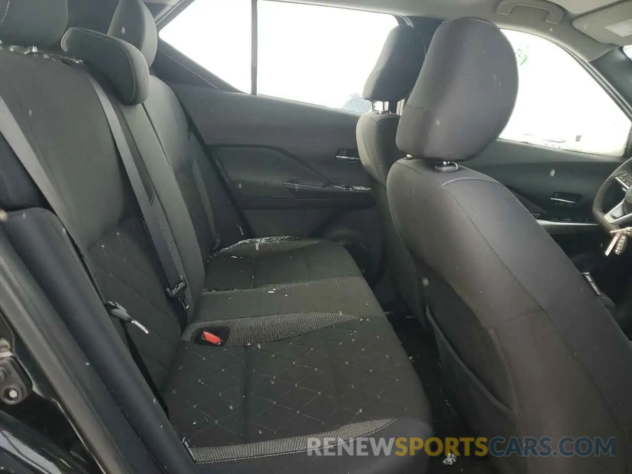 10 Photograph of a damaged car 3N1CP5CV3LL517977 NISSAN KICKS 2020