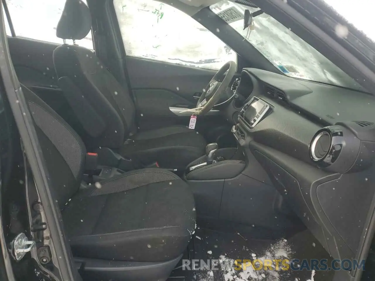 7 Photograph of a damaged car 3N1CP5CV3LL517977 NISSAN KICKS 2020