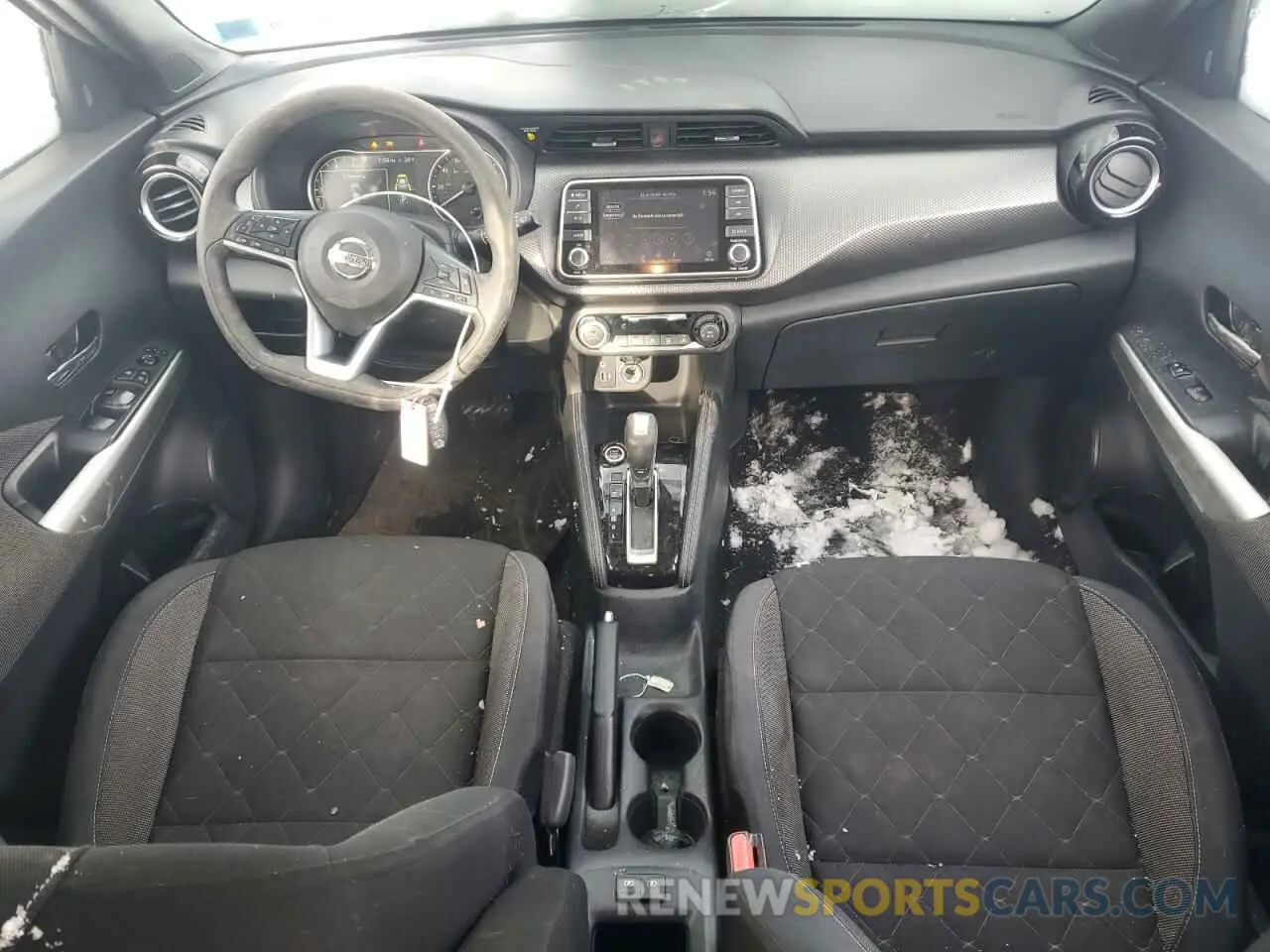 8 Photograph of a damaged car 3N1CP5CV3LL517977 NISSAN KICKS 2020