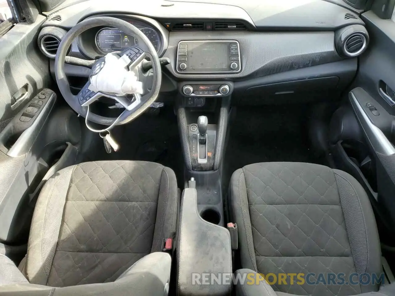 8 Photograph of a damaged car 3N1CP5CV3LL550168 NISSAN KICKS 2020