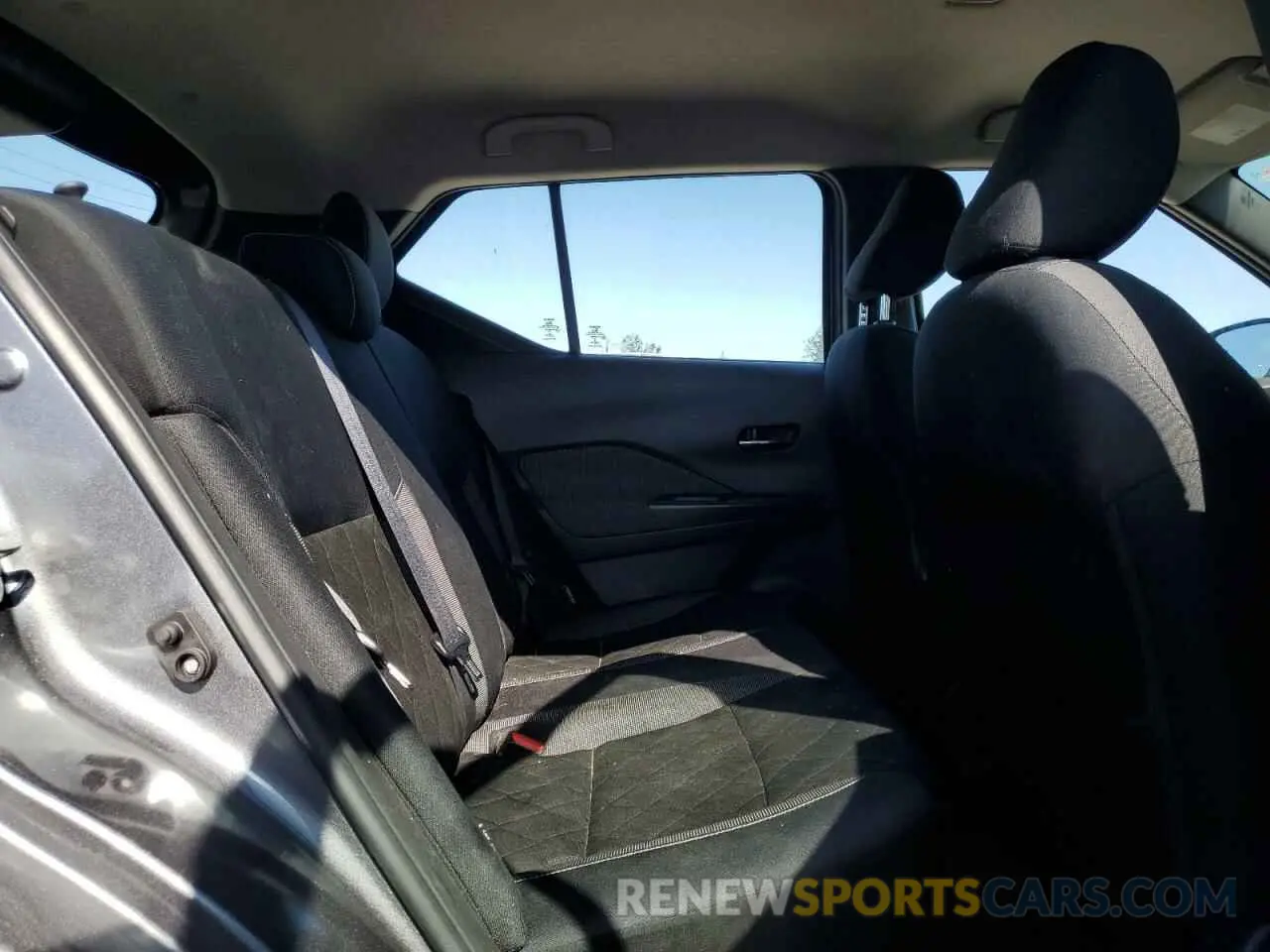 11 Photograph of a damaged car 3N1CP5CV4LL504882 NISSAN KICKS 2020