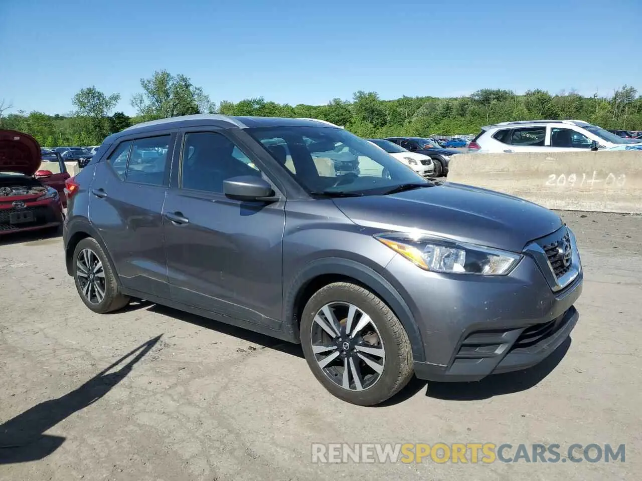 4 Photograph of a damaged car 3N1CP5CV4LL504882 NISSAN KICKS 2020