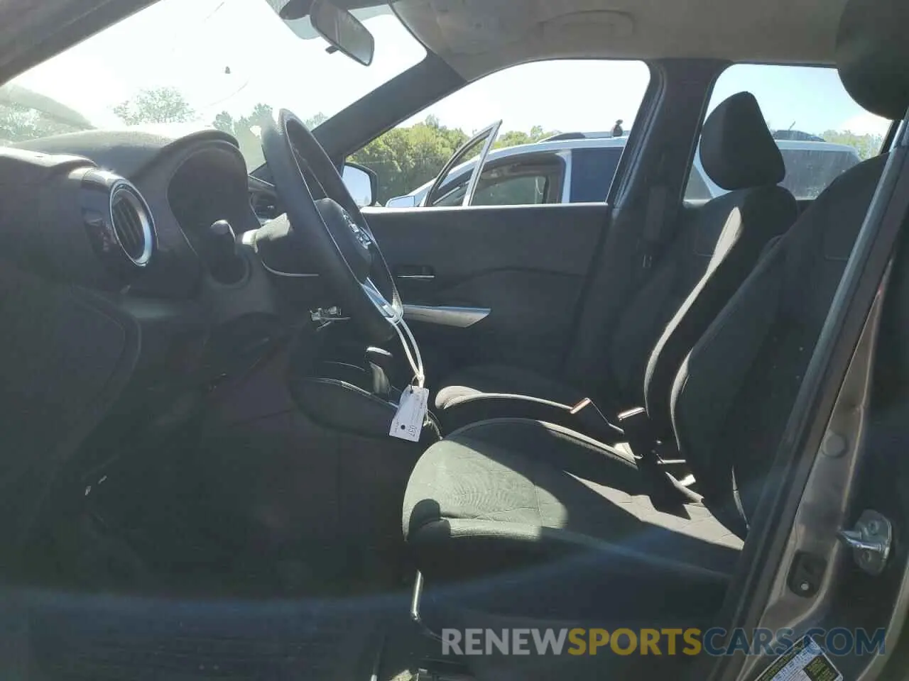 7 Photograph of a damaged car 3N1CP5CV4LL504882 NISSAN KICKS 2020