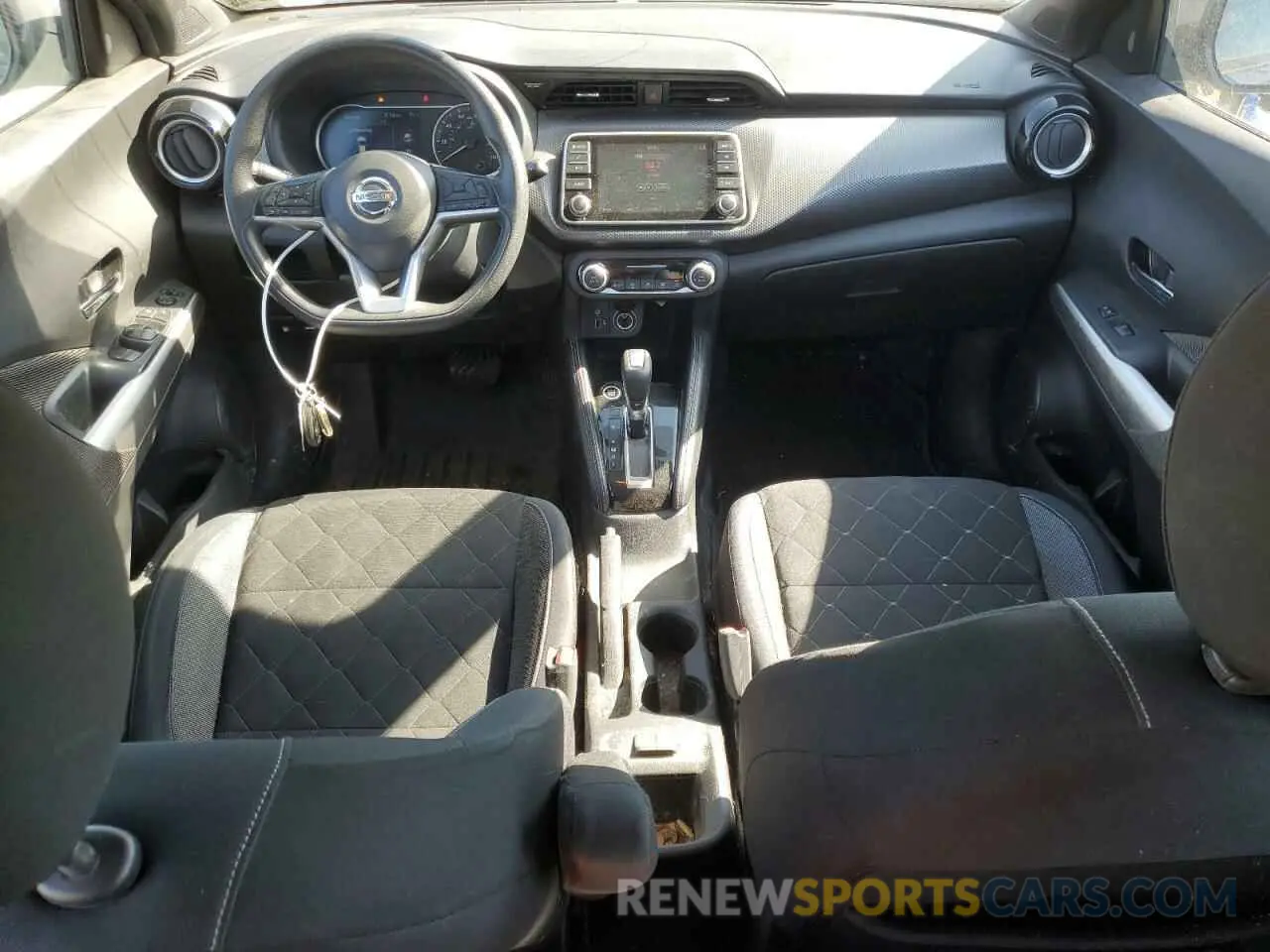 8 Photograph of a damaged car 3N1CP5CV4LL504882 NISSAN KICKS 2020
