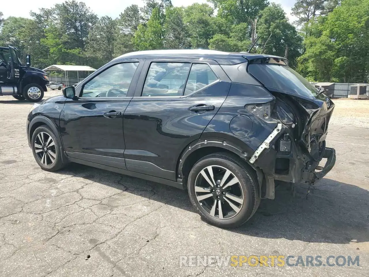 2 Photograph of a damaged car 3N1CP5CV4LL505613 NISSAN KICKS 2020