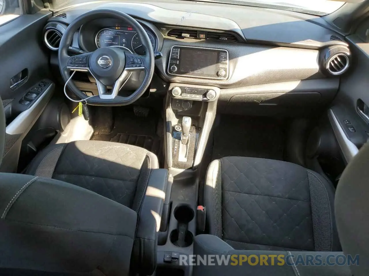 8 Photograph of a damaged car 3N1CP5CV5LL506690 NISSAN KICKS 2020