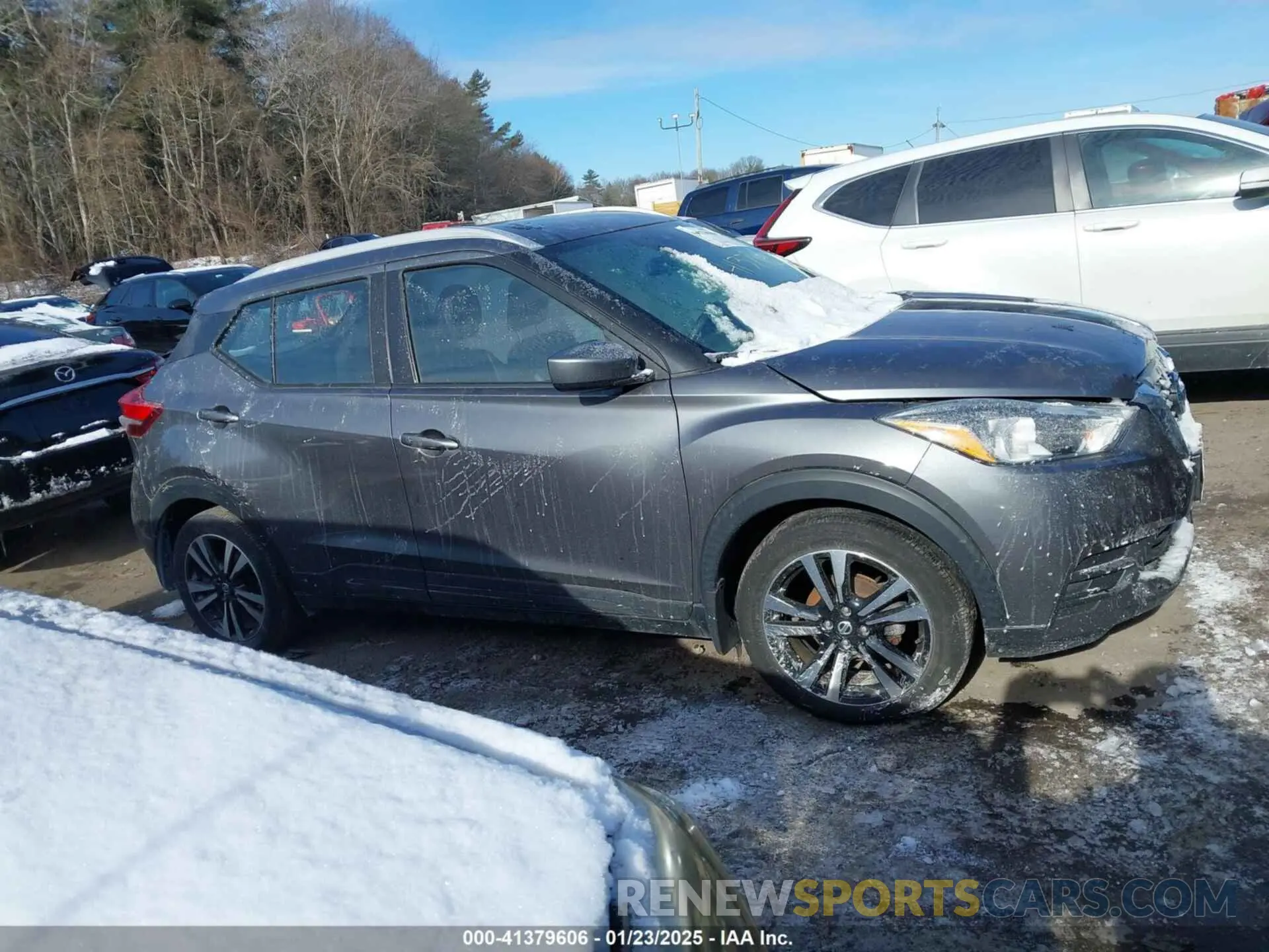 13 Photograph of a damaged car 3N1CP5CV5LL559390 NISSAN KICKS 2020