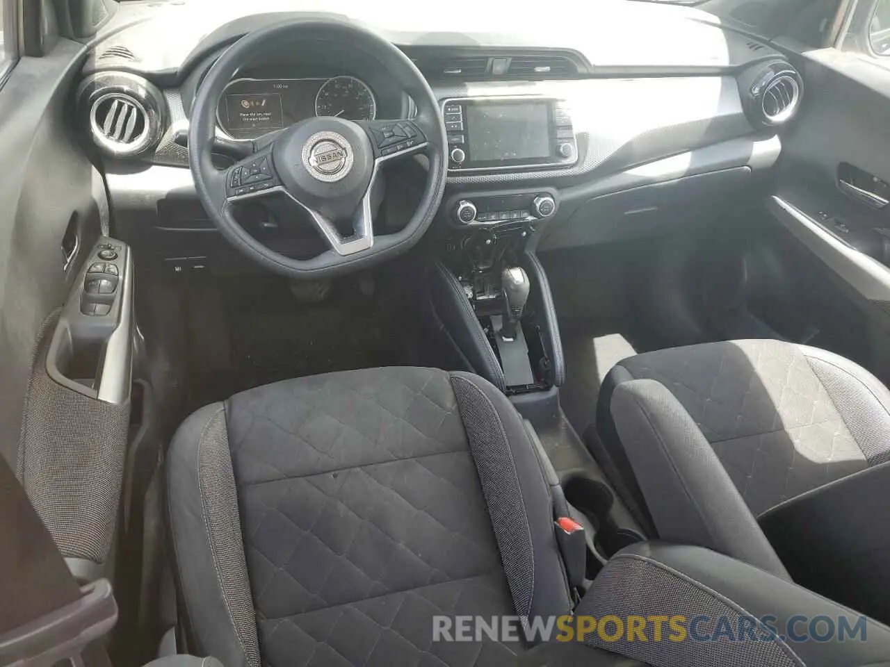 8 Photograph of a damaged car 3N1CP5CV6LL498390 NISSAN KICKS 2020