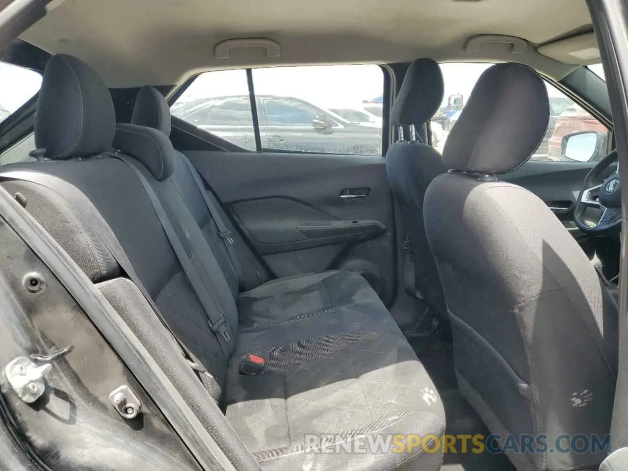 11 Photograph of a damaged car 3N1CP5CV6LL506052 NISSAN KICKS 2020