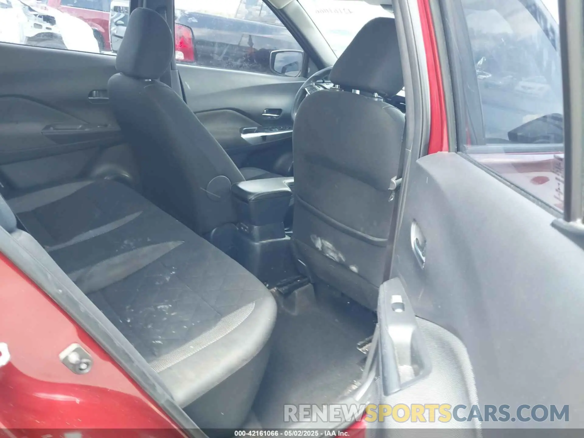 8 Photograph of a damaged car 3N1CP5CV7LL574165 NISSAN KICKS 2020