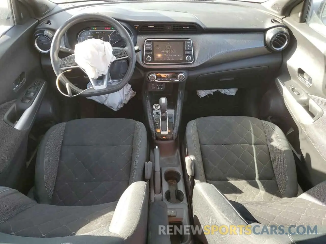 8 Photograph of a damaged car 3N1CP5CV8LL489268 NISSAN KICKS 2020
