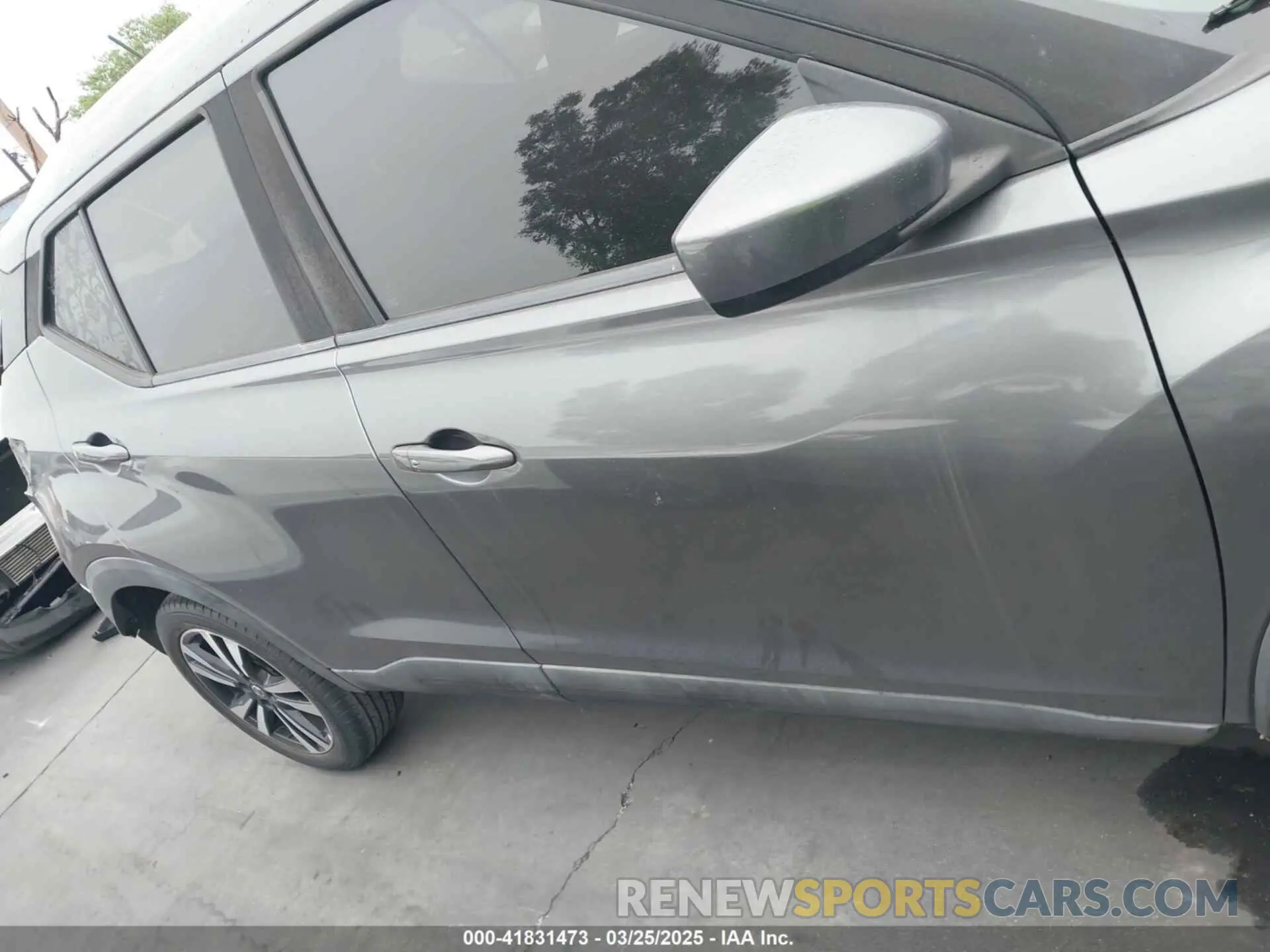 14 Photograph of a damaged car 3N1CP5CV8LL565765 NISSAN KICKS 2020