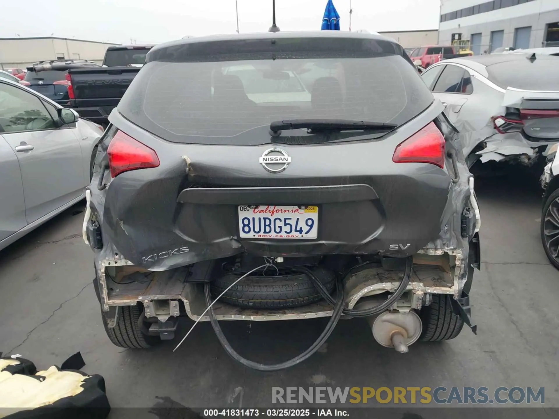 17 Photograph of a damaged car 3N1CP5CV8LL565765 NISSAN KICKS 2020