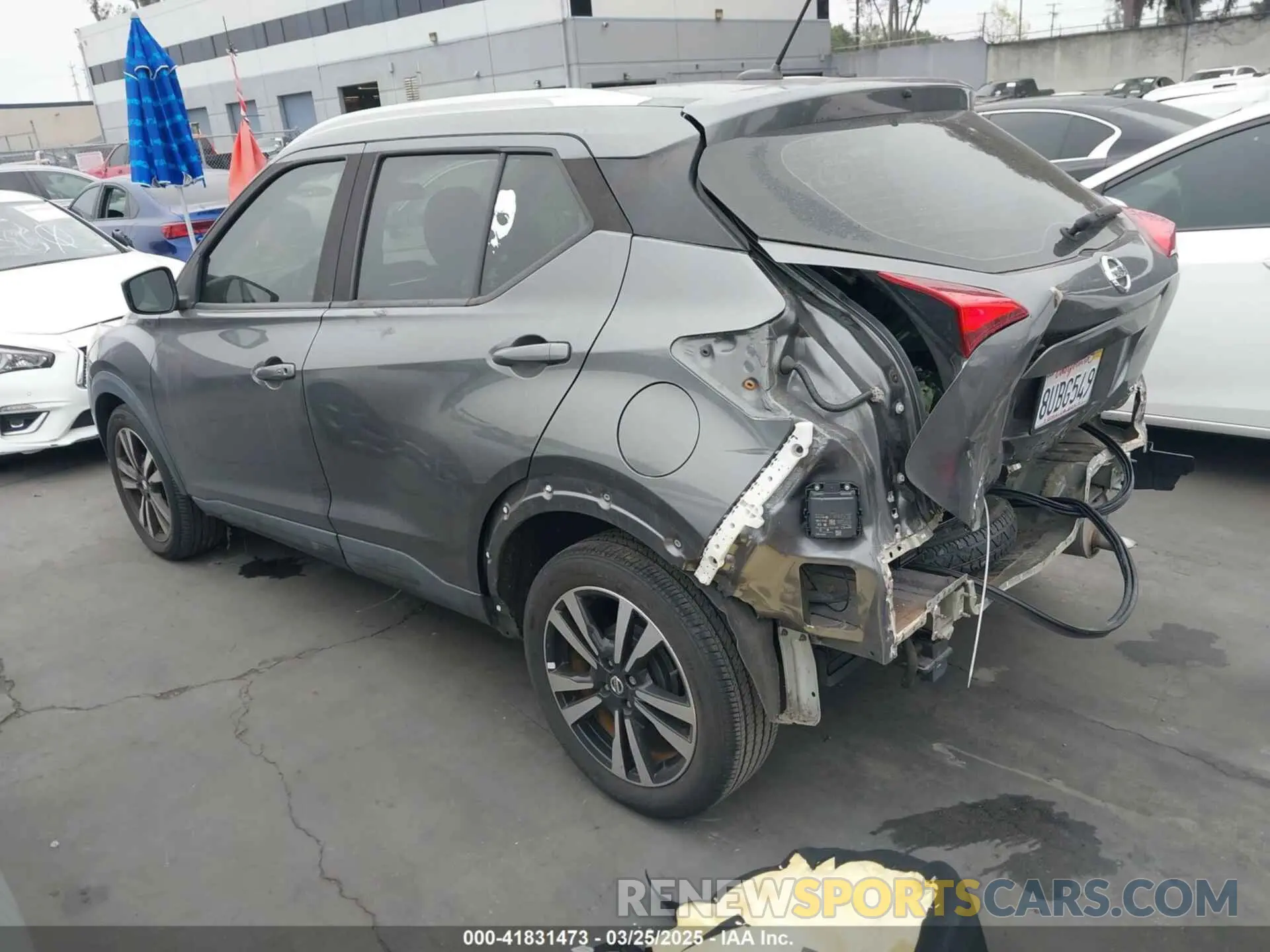 3 Photograph of a damaged car 3N1CP5CV8LL565765 NISSAN KICKS 2020