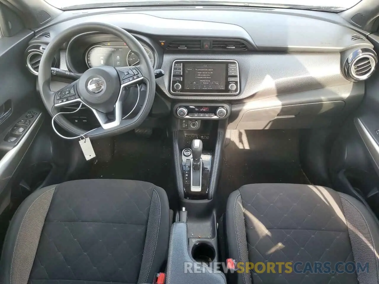 8 Photograph of a damaged car 3N1CP5CV9LL535206 NISSAN KICKS 2020
