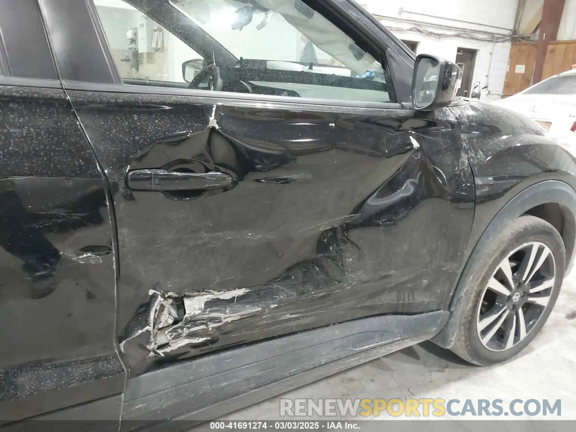 17 Photograph of a damaged car 3N1CP5CVXLL556968 NISSAN KICKS 2020