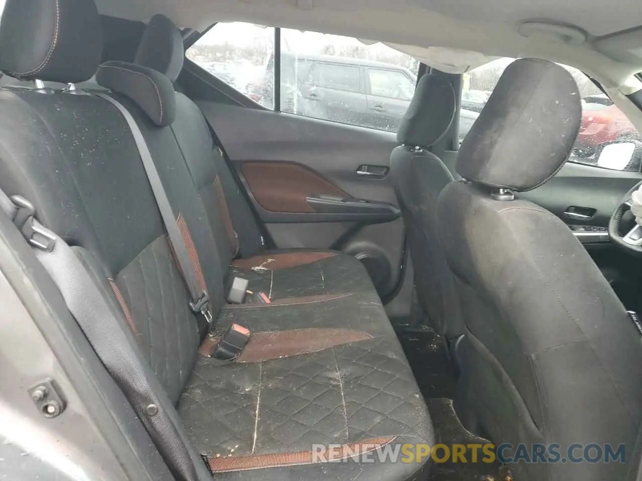 10 Photograph of a damaged car 3N1CP5DV0LL500682 NISSAN KICKS 2020