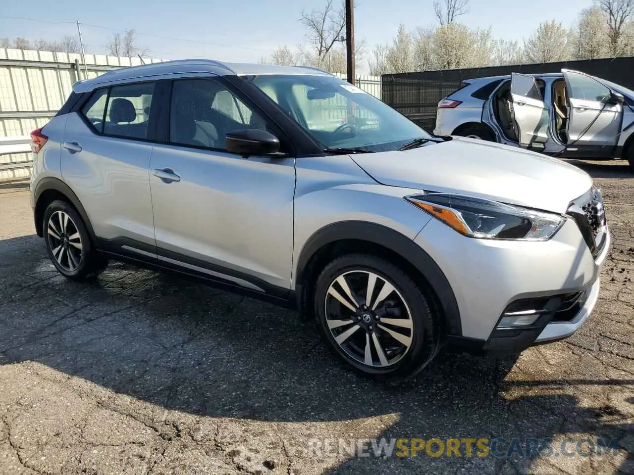 4 Photograph of a damaged car 3N1CP5DV0LL527445 NISSAN KICKS 2020