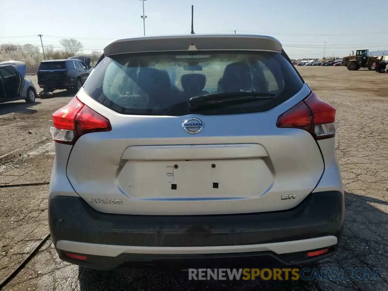 6 Photograph of a damaged car 3N1CP5DV0LL527445 NISSAN KICKS 2020