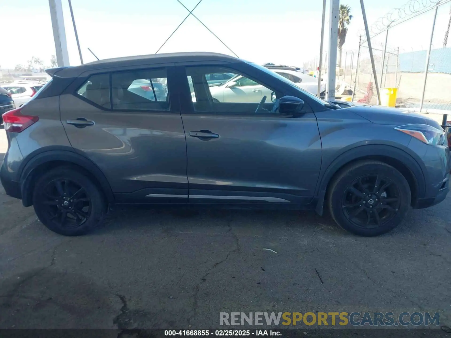 14 Photograph of a damaged car 3N1CP5DV0LL558131 NISSAN KICKS 2020