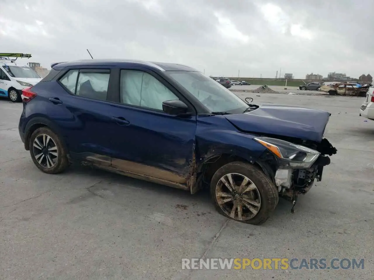 4 Photograph of a damaged car 3N1CP5DV1LL484542 NISSAN KICKS 2020