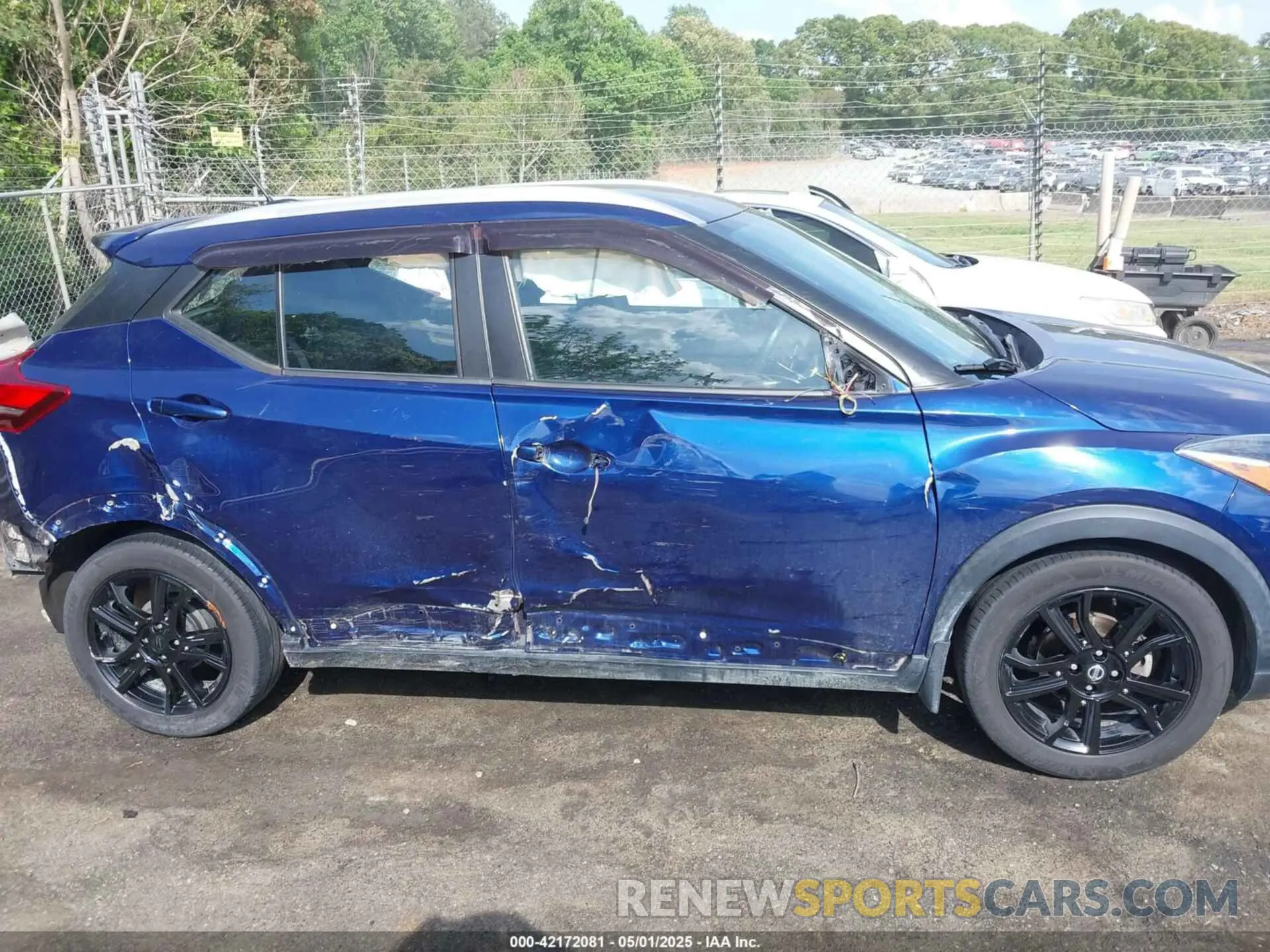 13 Photograph of a damaged car 3N1CP5DV1LL516745 NISSAN KICKS 2020