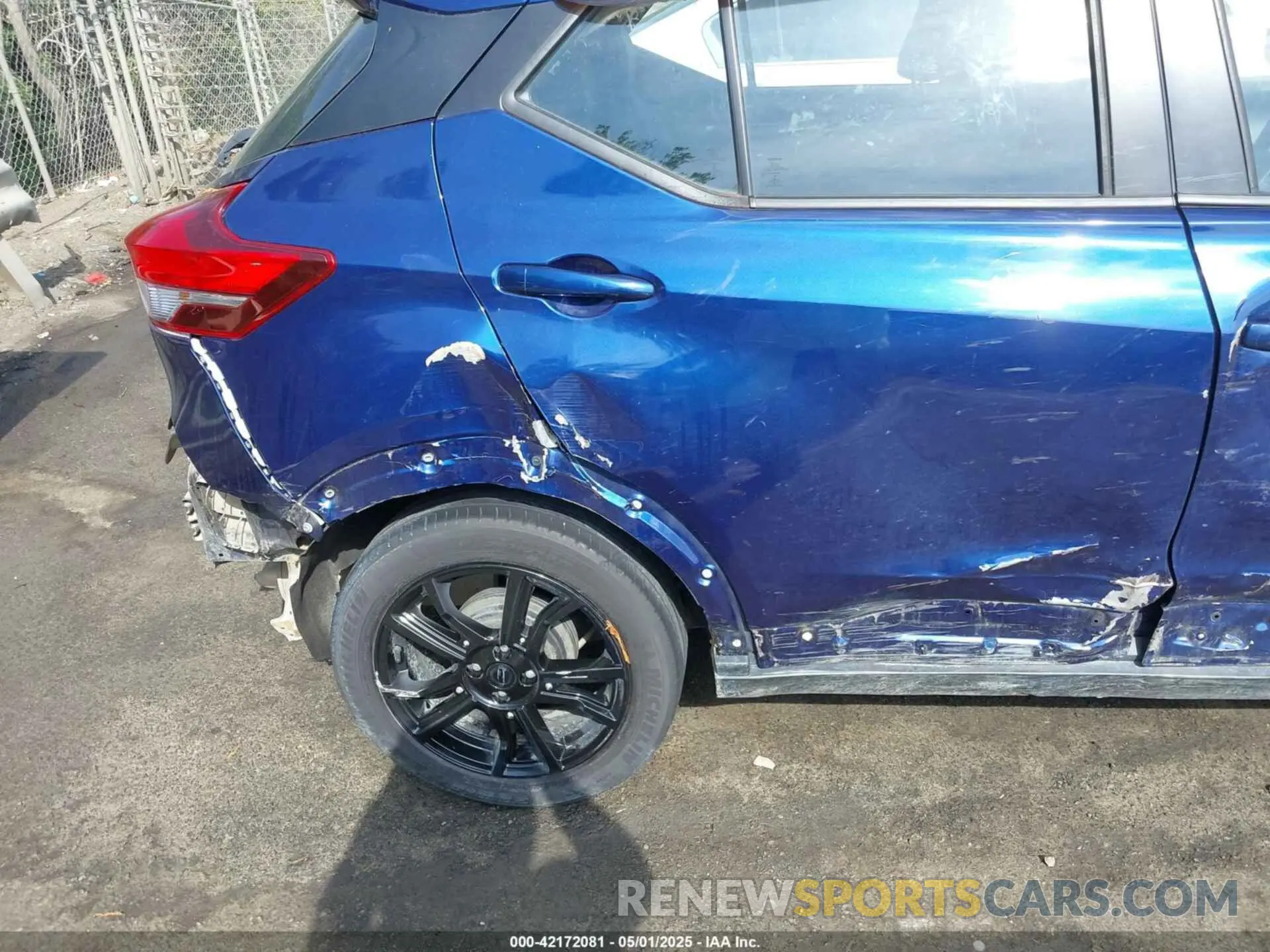 17 Photograph of a damaged car 3N1CP5DV1LL516745 NISSAN KICKS 2020