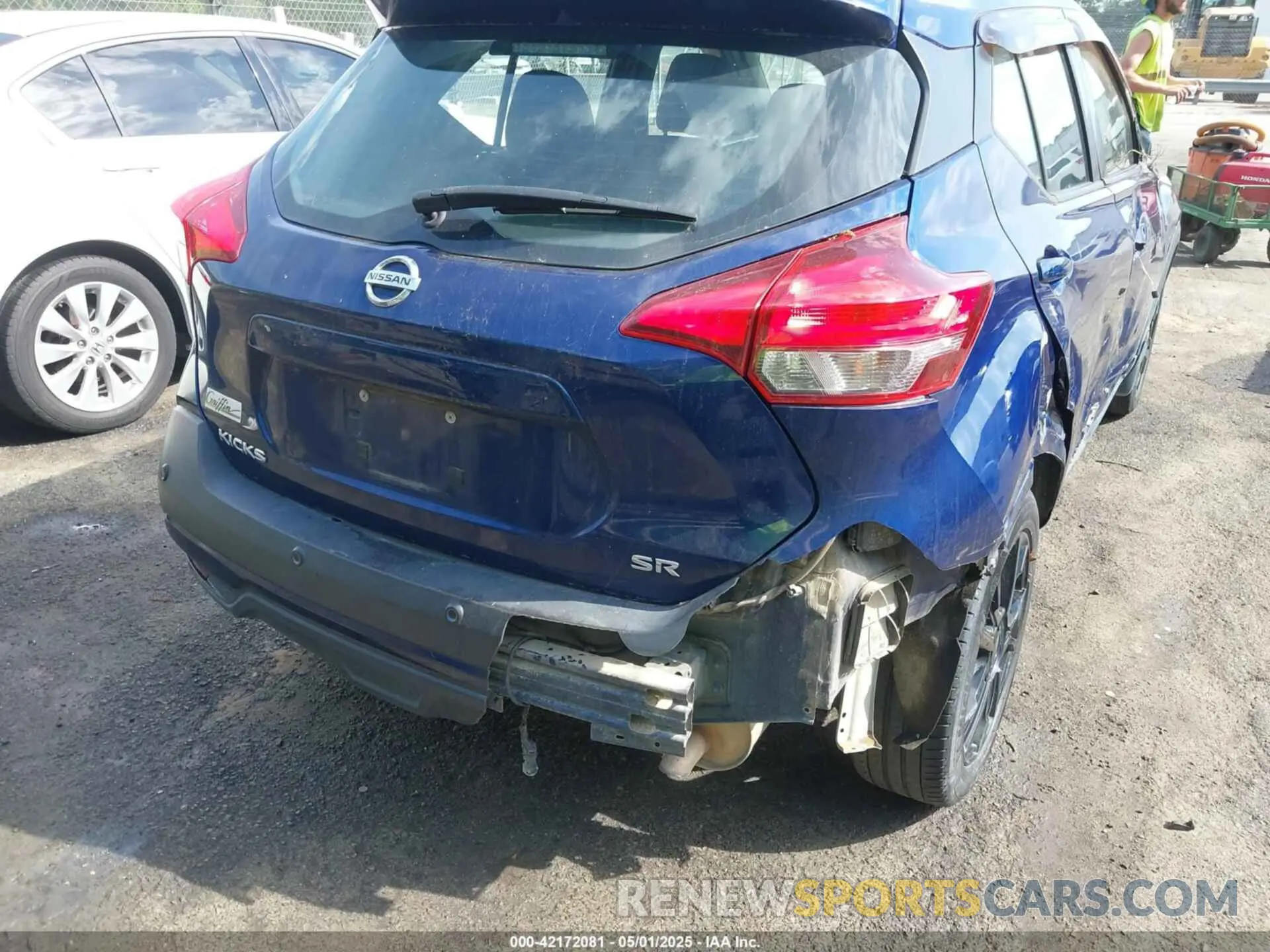18 Photograph of a damaged car 3N1CP5DV1LL516745 NISSAN KICKS 2020