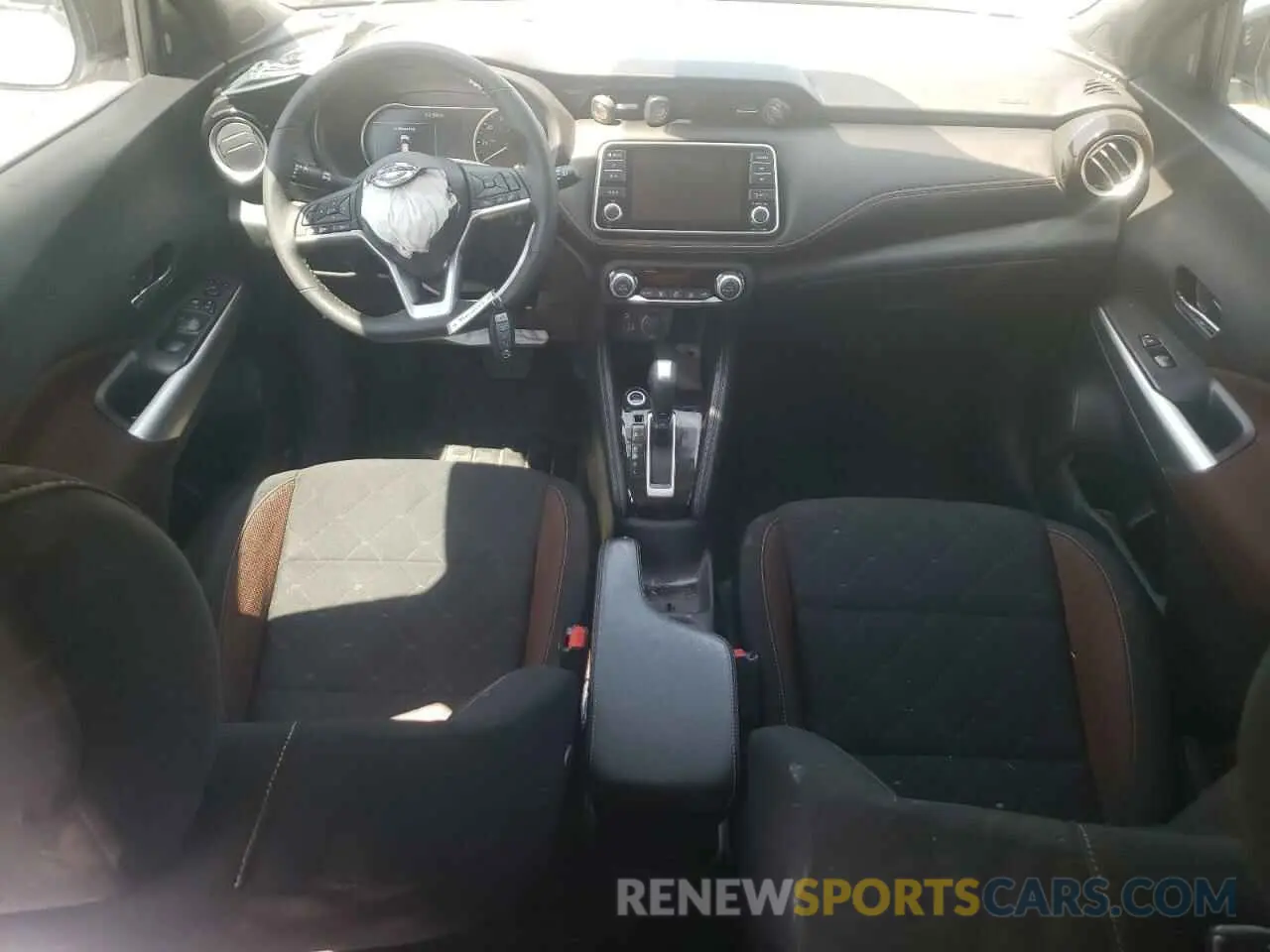 8 Photograph of a damaged car 3N1CP5DV1LL555142 NISSAN KICKS 2020