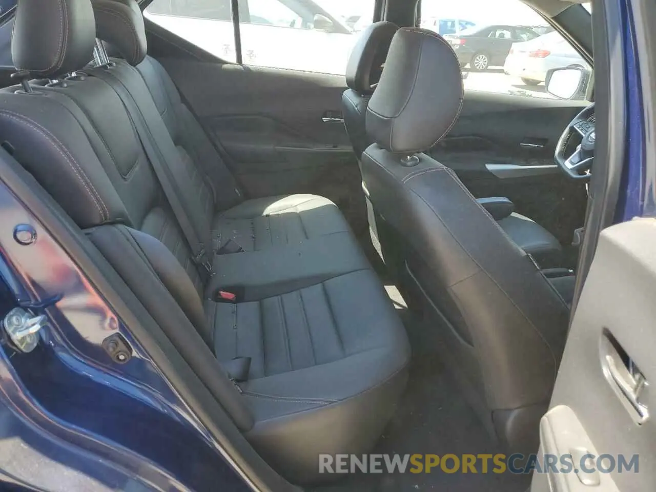 10 Photograph of a damaged car 3N1CP5DV2LL483755 NISSAN KICKS 2020