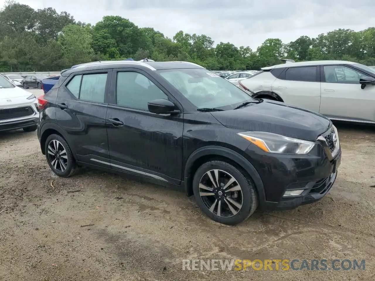 4 Photograph of a damaged car 3N1CP5DV2LL533375 NISSAN KICKS 2020
