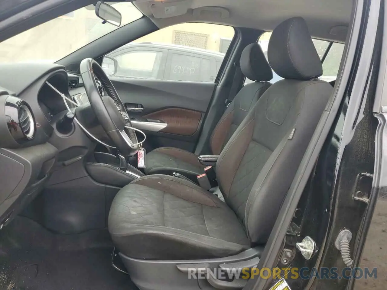 7 Photograph of a damaged car 3N1CP5DV2LL533375 NISSAN KICKS 2020