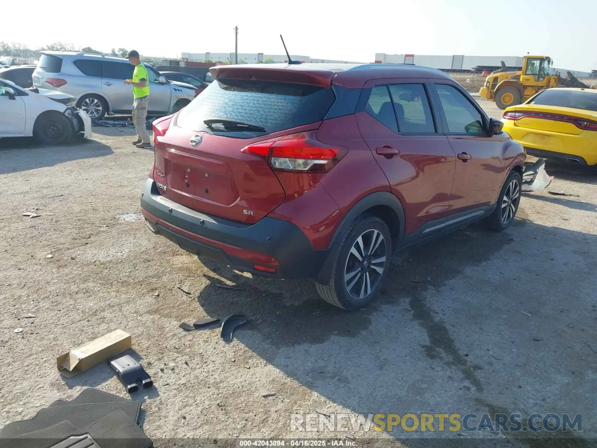 4 Photograph of a damaged car 3N1CP5DV3LL516536 NISSAN KICKS 2020