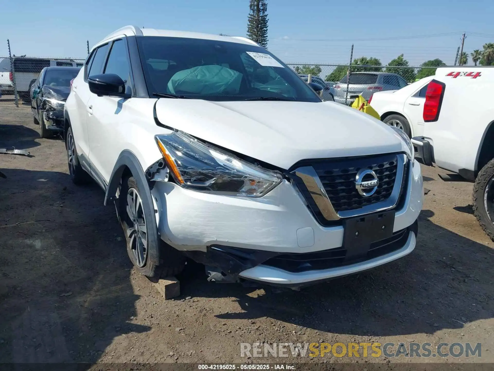 1 Photograph of a damaged car 3N1CP5DV4LL485202 NISSAN KICKS 2020